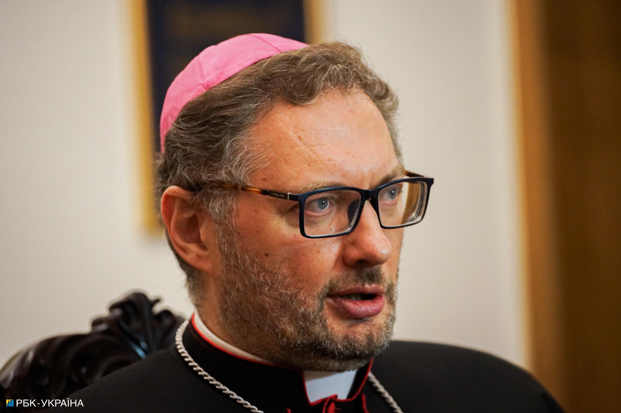 О визите Папы Римского, вере во время войны и мирных переговорах. Интервью с послом Ватикана